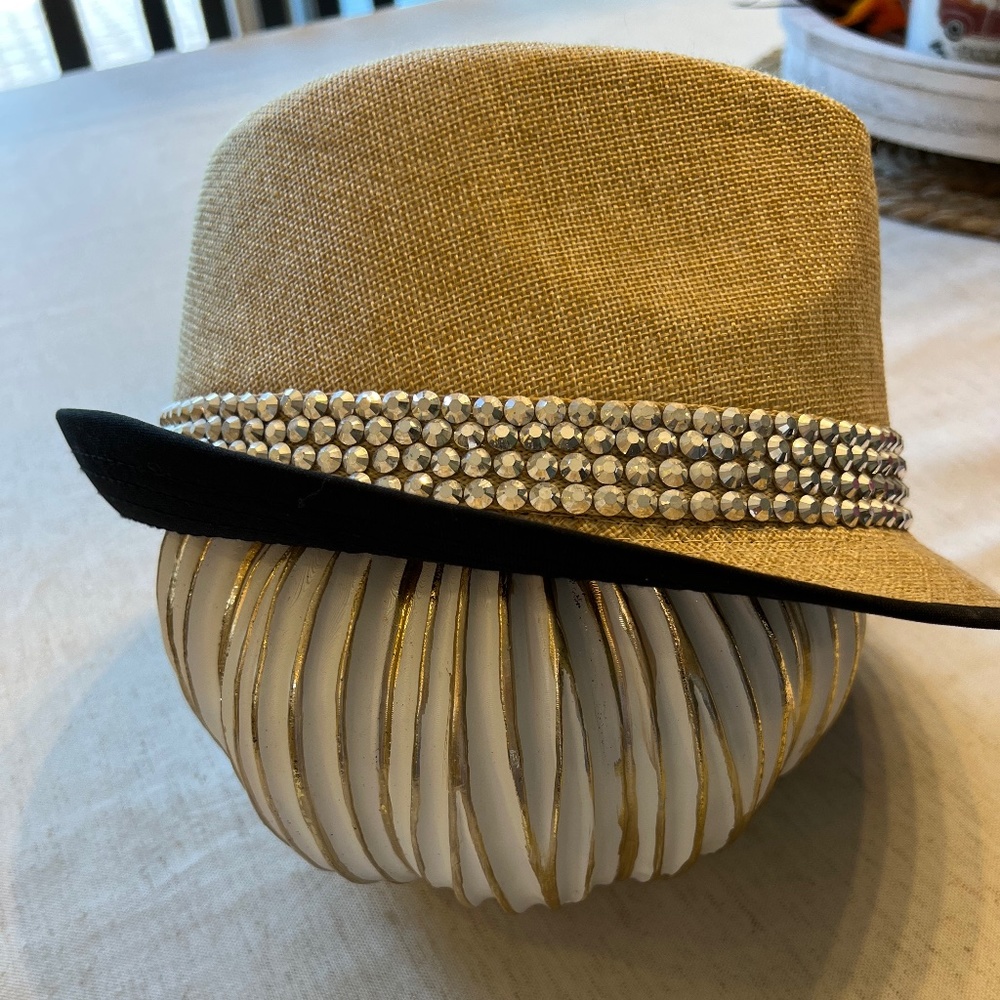 Beefed black and tweed fedora